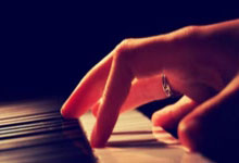 [图]德甲-凯恩双响萨内造乌龙 拜仁3-1奥格斯堡.